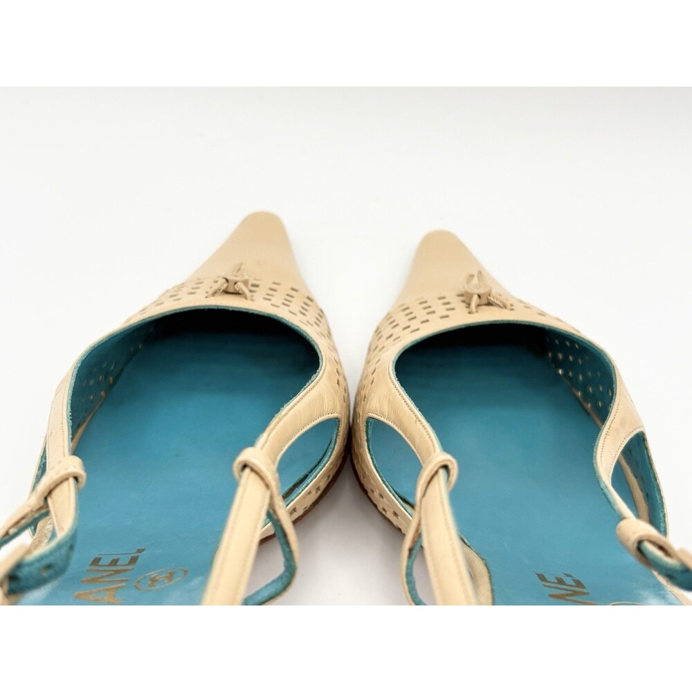Chanel Beige Leather Perforated Slingback Heels w/ CC Charm Accent EU 35.5 - Picture 8 of 14